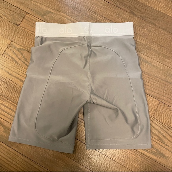 Alo Limited-Edition Exclusive Rider Short Grey Size Small - Picture 4 of 6